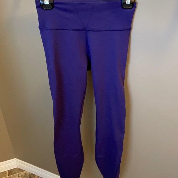 Lululemon Essential Rhythm Tight - Sz 6 - Picture 1 of 5